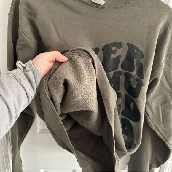 Overstimulated Mama Graphic Crewneck Sweatshirt Size Medium - Picture 5 of 6